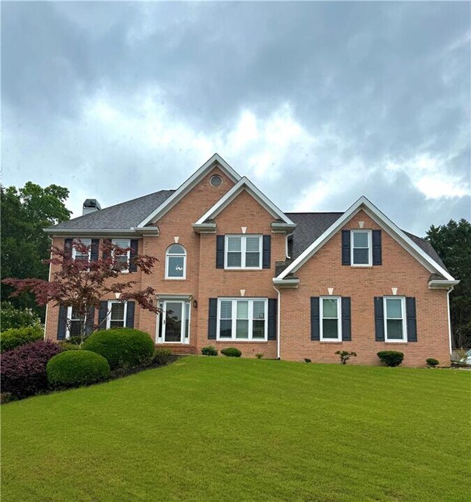 330 Winding Rose Ln in Suwanee, GA - Building Photo