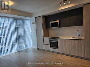 8-3508 Widmer St in Toronto, ON - Building Photo - Building Photo