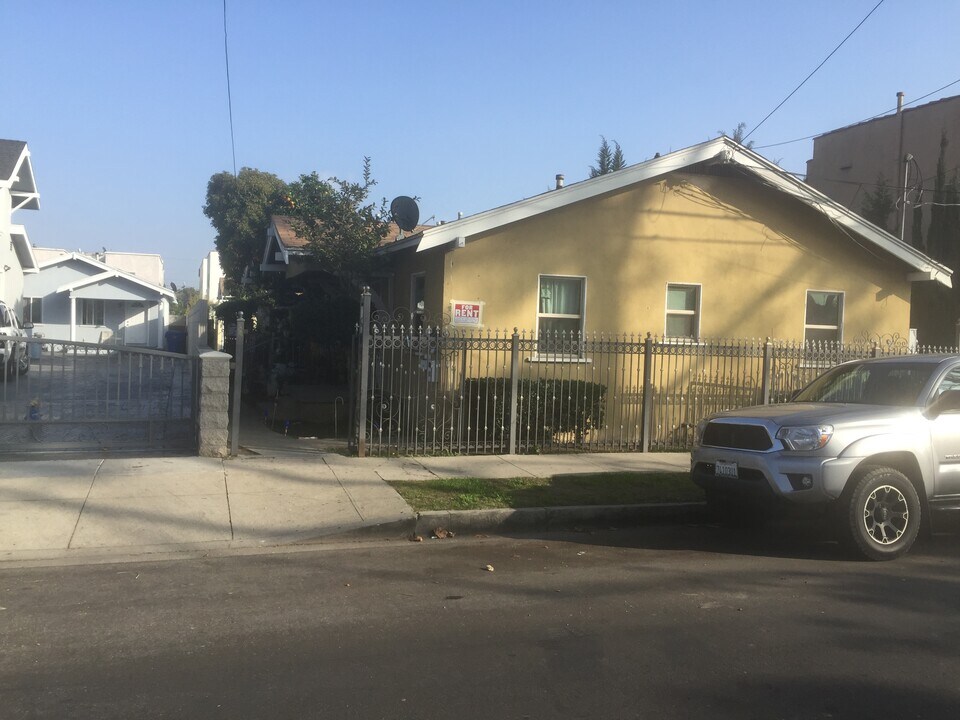 1050 Lagoon Ave in Wilmington, CA - Building Photo