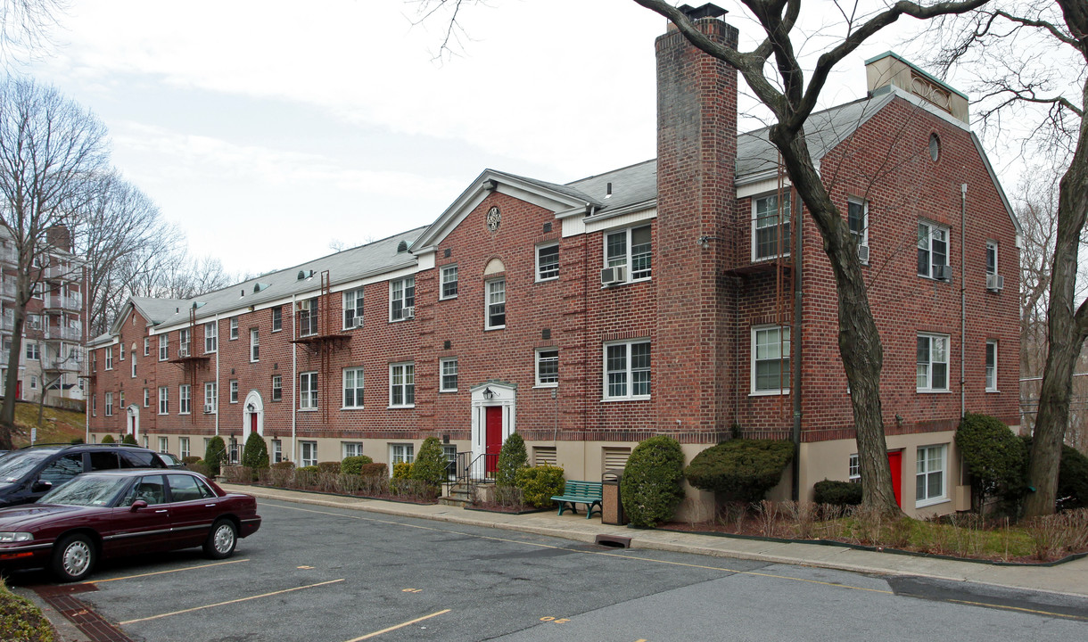 49-59 Rockledge Rd in Bronxville, NY - Foto de edificio