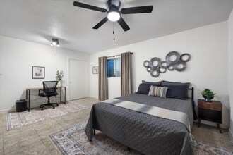 334 W Horseshoe Ave in Gilbert, AZ - Foto de edificio - Building Photo