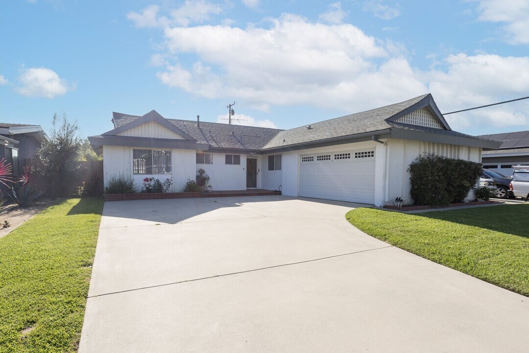 12051 Reagan St in Los Alamitos, CA - Building Photo