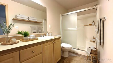 2107 Willows Rd in Seaview, WA - Building Photo - Building Photo