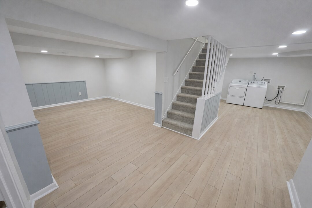 220 University Blvd E in Silver Spring, MD - Building Photo