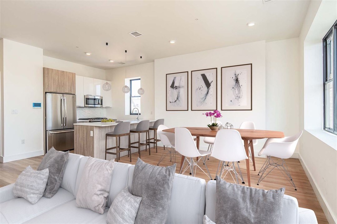 105 South St in Jersey City, NJ - Building Photo