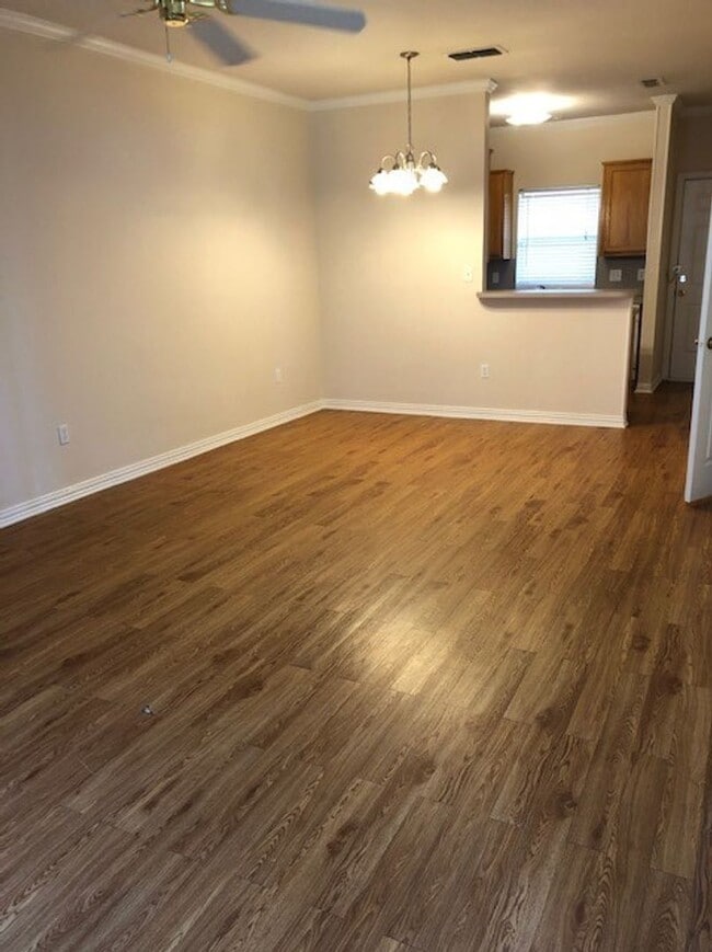 2204 N Carroll Blvd in Denton, TX - Building Photo - Building Photo