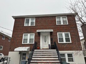 15 Juniper Rd in Port Washington, NY - Building Photo