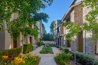 Coyote Creek in Milpitas, CA - Foto de edificio - Building Photo