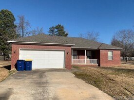 27 Broadmoor Cir in Cabot, AR - Building Photo