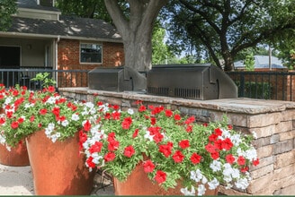 Creekside Village Apartments in Plano, TX - Building Photo - Building Photo