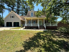 6105 Lakeway Dr in Fayetteville, NC - Foto de edificio - Building Photo