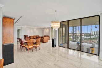 19355 Turnberry Way in Aventura, FL - Building Photo - Building Photo