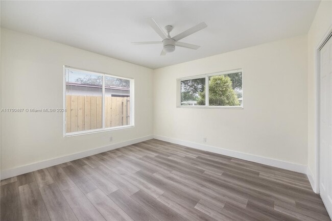 5727 Harrison St in Hollywood, FL - Foto de edificio - Building Photo