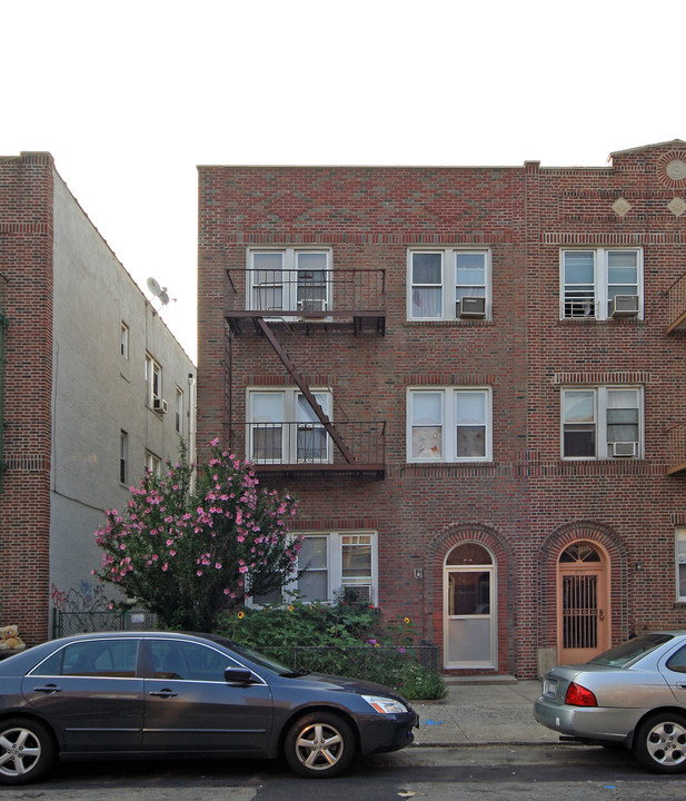 47-19 44th St in Flushing, NY - Building Photo