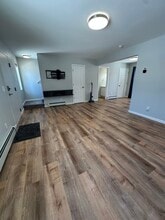 1055 E Klatt Rd, Unit 4 in Anchorage, AK - Building Photo - Building Photo