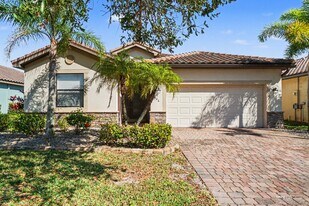2846 Via Piazza Loop in Ft. Myers, FL - Building Photo