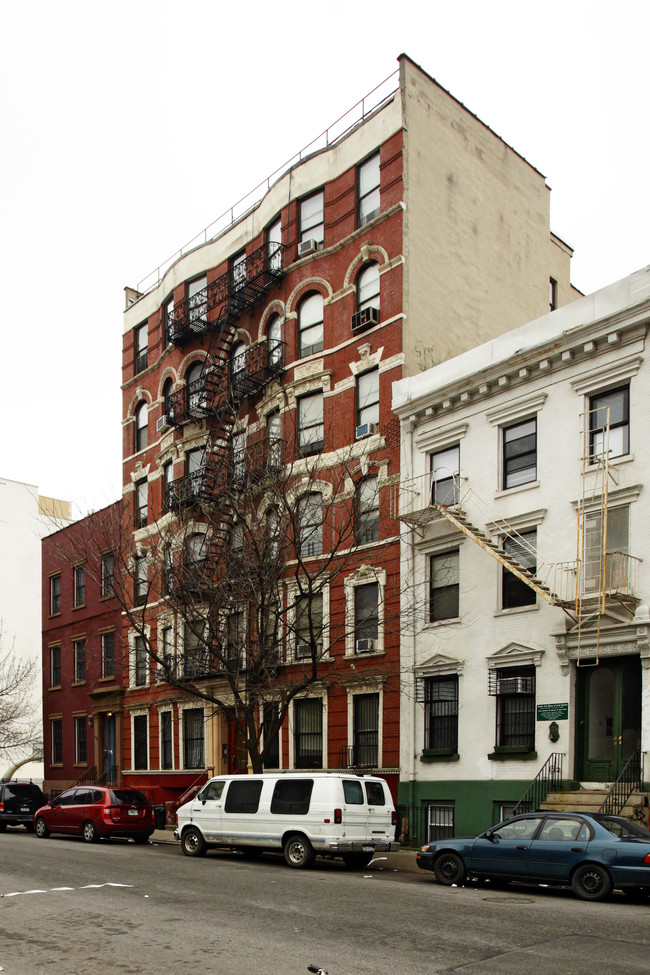 742 E Sixth St in New York, NY - Foto de edificio - Building Photo