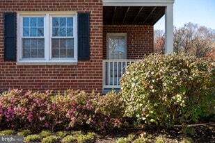 6612 Wakefield Dr in Alexandria, VA - Building Photo