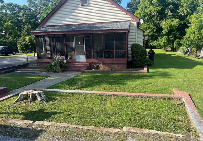 Room in House on Green St NE