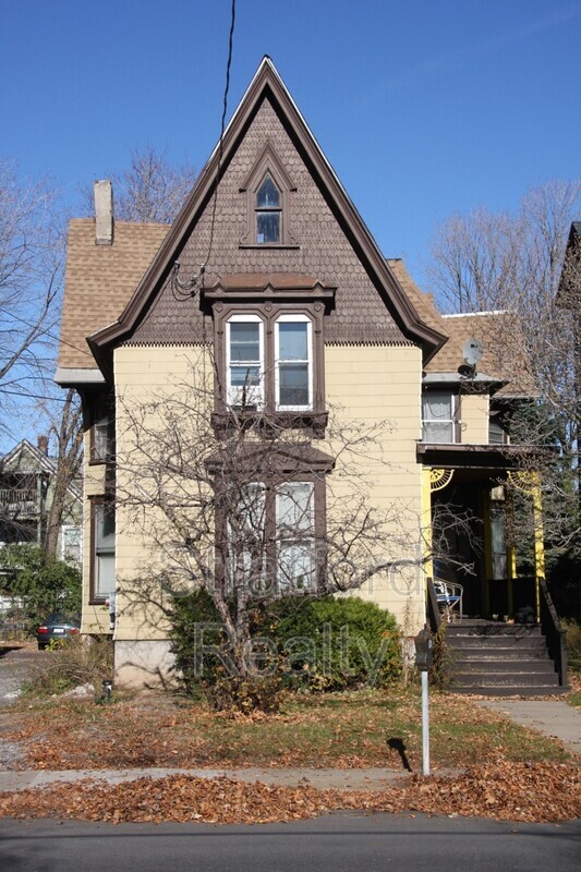 1111 E Genesee St in Syracuse, NY - Building Photo - Building Photo