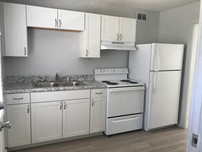 966 Texas St-Unit -Apartment Units C, E in Mobile, AL - Building Photo - Building Photo