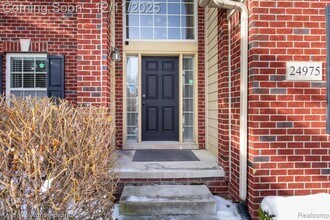24975 Bloomfield Ct in Novi, MI - Building Photo - Building Photo