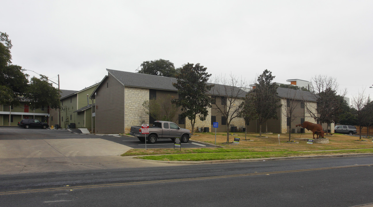 Tambaleo Apartments in Austin, TX - Building Photo