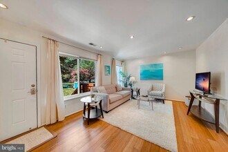 1701 Westwind Way in McLean, VA - Building Photo - Building Photo