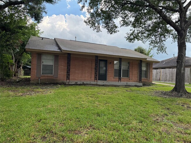 4013 Newshire Dr in Houston, TX - Building Photo - Building Photo