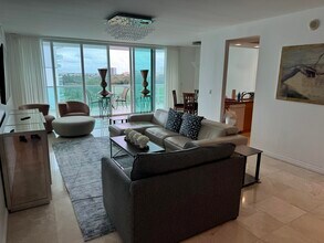 550 SE Mizner Blvd in Boca Raton, FL - Building Photo - Building Photo