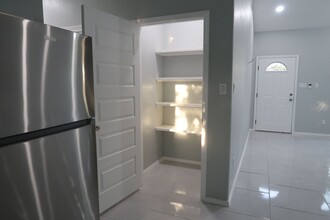 2409 W Hackberry Ave, Unit 1 in McAllen, TX - Building Photo - Building Photo