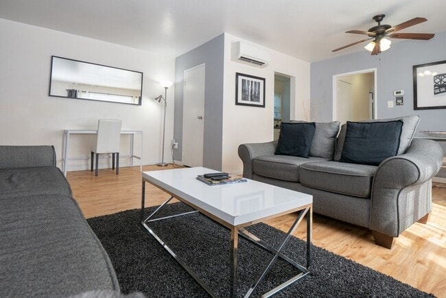 5405 Fifth Avenue in Pittsburgh, PA - Building Photo - Interior Photo