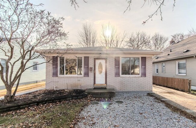 property at 21816 E 10 Mile Rd