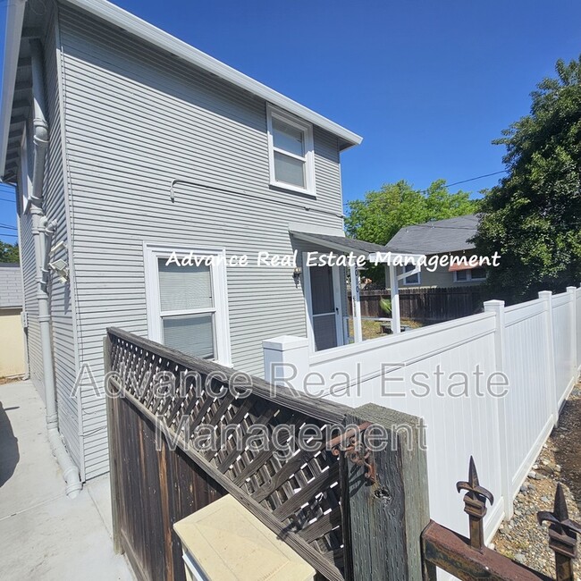 3010 Franklin Blvd in Sacramento, CA - Building Photo - Building Photo