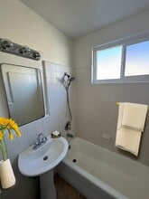 25 Bennett Ave, Unit 2 in Long Beach, CA - Building Photo - Building Photo