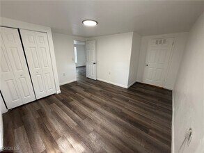 420 Fairfax Dr in Ft. Myers, FL - Foto de edificio - Building Photo
