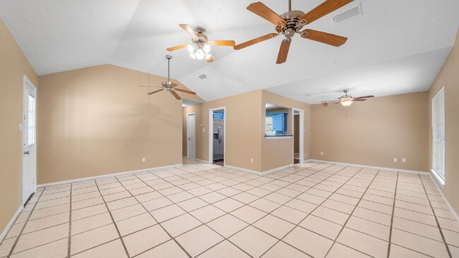 417 Shawnee in Montgomery, TX - Foto de edificio - Building Photo