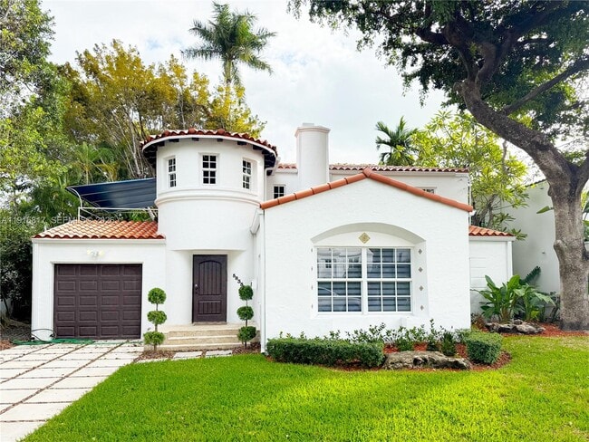 property at 5835 La Gorce Dr