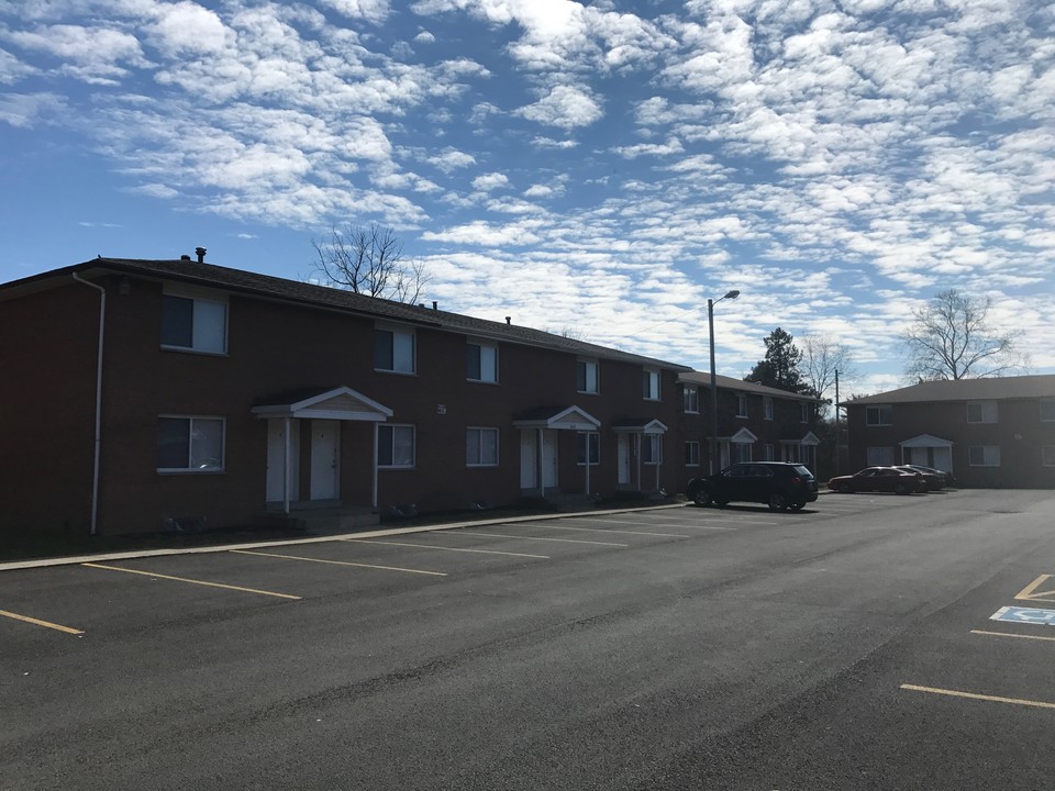 Bexvie Village Townhomes in Columbus, OH - Foto de edificio
