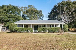 21154 Meadowbrook Dr in Fairhope, AL - Building Photo