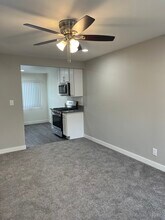 21100 Pioneer Blvd, Unit 21 in Lakewood, CA - Foto de edificio - Building Photo