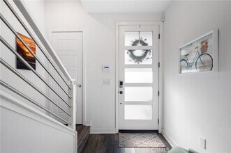 293 Dockside Ln in Los Angeles, CA - Foto de edificio - Building Photo