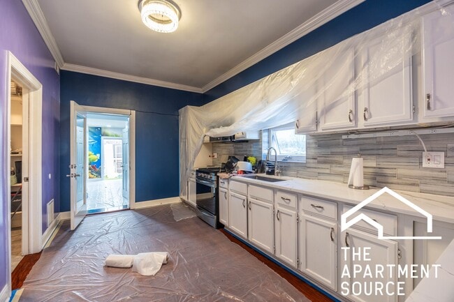 6712 N Clark St, Unit 4BedintheHeartofRog, Unit 4BedintheHeartofRog