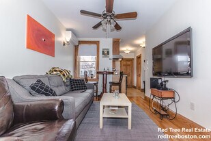 14 S Russell St, Unit 4 in Boston, MA - Building Photo
