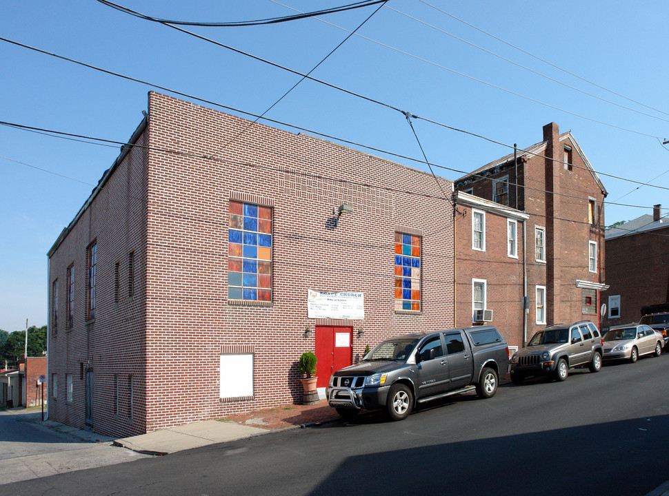 368 E Moore St in Norristown, PA - Building Photo