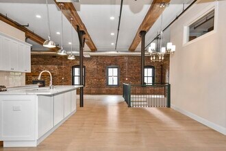 17 Kearney Square in Lowell, MA - Building Photo - Building Photo