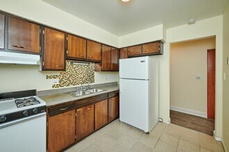 2411 W Fargo Ave in Chicago, IL - Building Photo - Building Photo