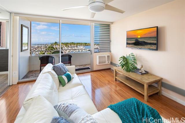 1676 Ala Moana Blvd in Honolulu, HI - Building Photo