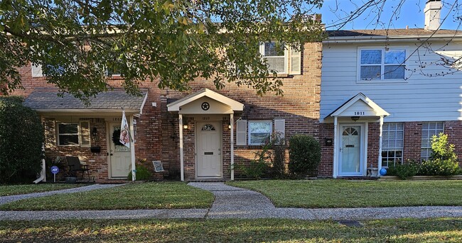 property at 1809 Saxony Ln