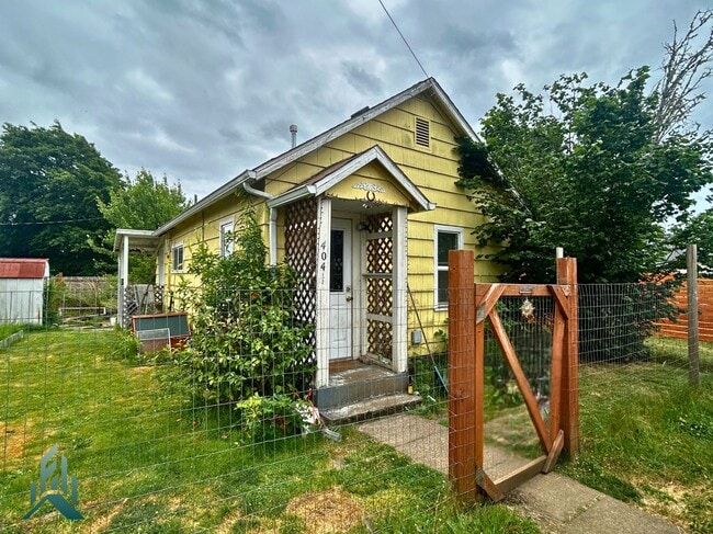 property at 404 1/2 S 18th St